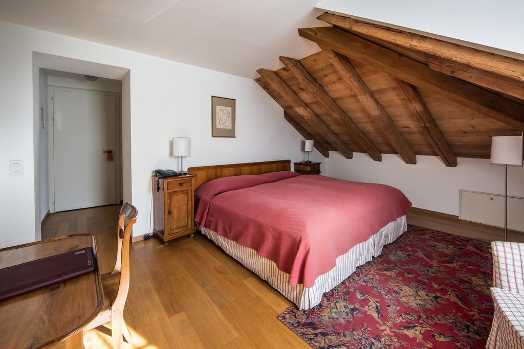 Hotel Restaurant Au Sauvage Fribourg Room photo