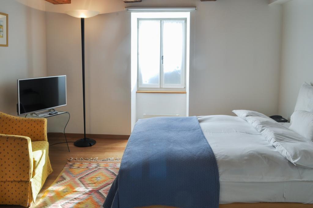 Hotel Restaurant Au Sauvage Fribourg Room photo